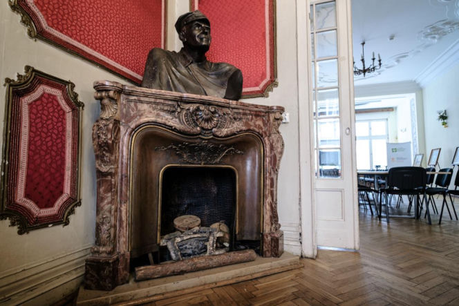 Były tu biura, przedszkole i Urząd Stanu Cywilnego. Dziś w dawnej willi fabrykanta działa harcerstwo