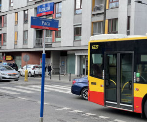 Koszmarny wypadek na Wiatracznej. Piesza wpadła pod miejski autobus