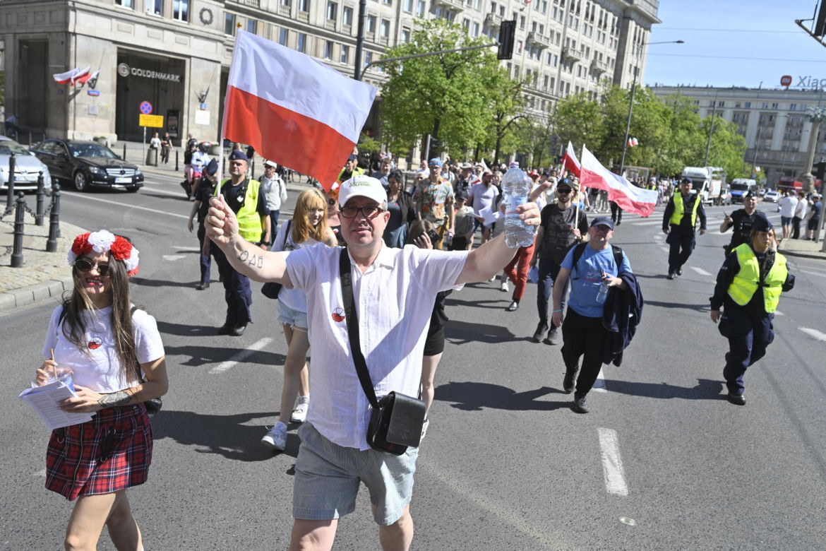Warszawa.  Marsz Konstytucji 3 Maja