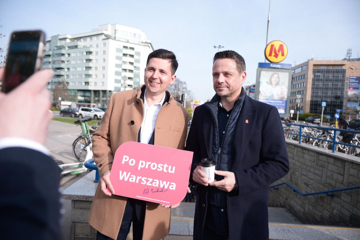 Kawa przy metrze z Rafałem Trzaskowskim! Tak dziękował mieszkańcom za oddane głosy