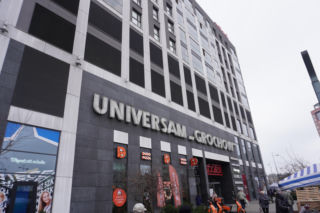 Dziś tak wygląda miejsce po dawnym Uniwersamie Grochów