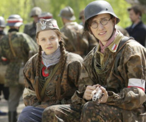 Czas honoru Powstanie 7 sezon. Zosia (Katarzyna Sawczuk), Mickiewicz (Paweł Janyst)