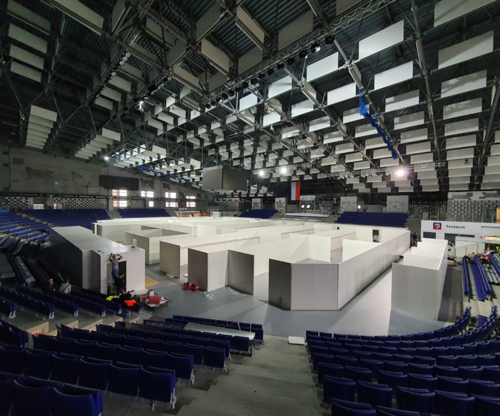 Budowa szpitala tymczasowego w hali Netto Arena