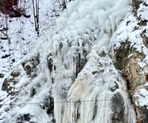 Kielce jak Himalaje? Niesamowity lodospad powstaje na Kadzielni. Zobacz zdjęcia