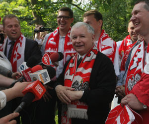 Lech Kaczyński i Jarosław Kaczyński na sportowych zdjęciach