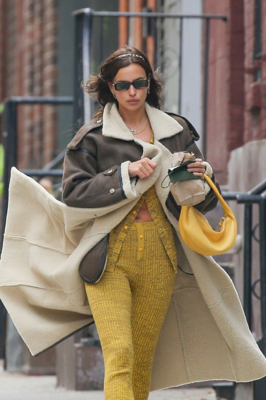 Irina Shayk w płaszczu zaprojektowanym przez Sarę Mannei