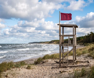 Sinice Mielno. Czy w Mielnie można się kąpać 10.07? Flaga, warunki pogodowe