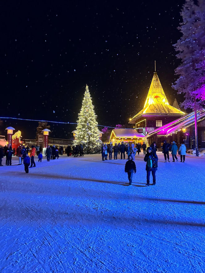 Rovaniemi w Finlandii. Wioska Świętego Mikołaja