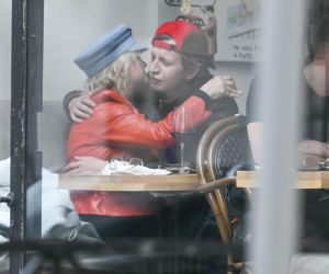 Katarzyna Figura przytula Maćka Musiałowskiego