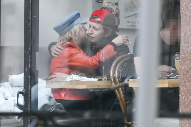 Katarzyna Figura przytula Maćka Musiałowskiego