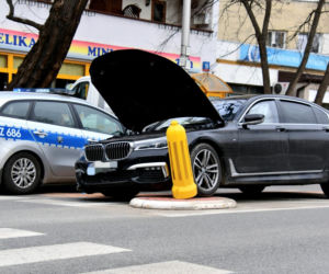 Emeryt rozbił luksusowe BMW za setki tysiecy zł!