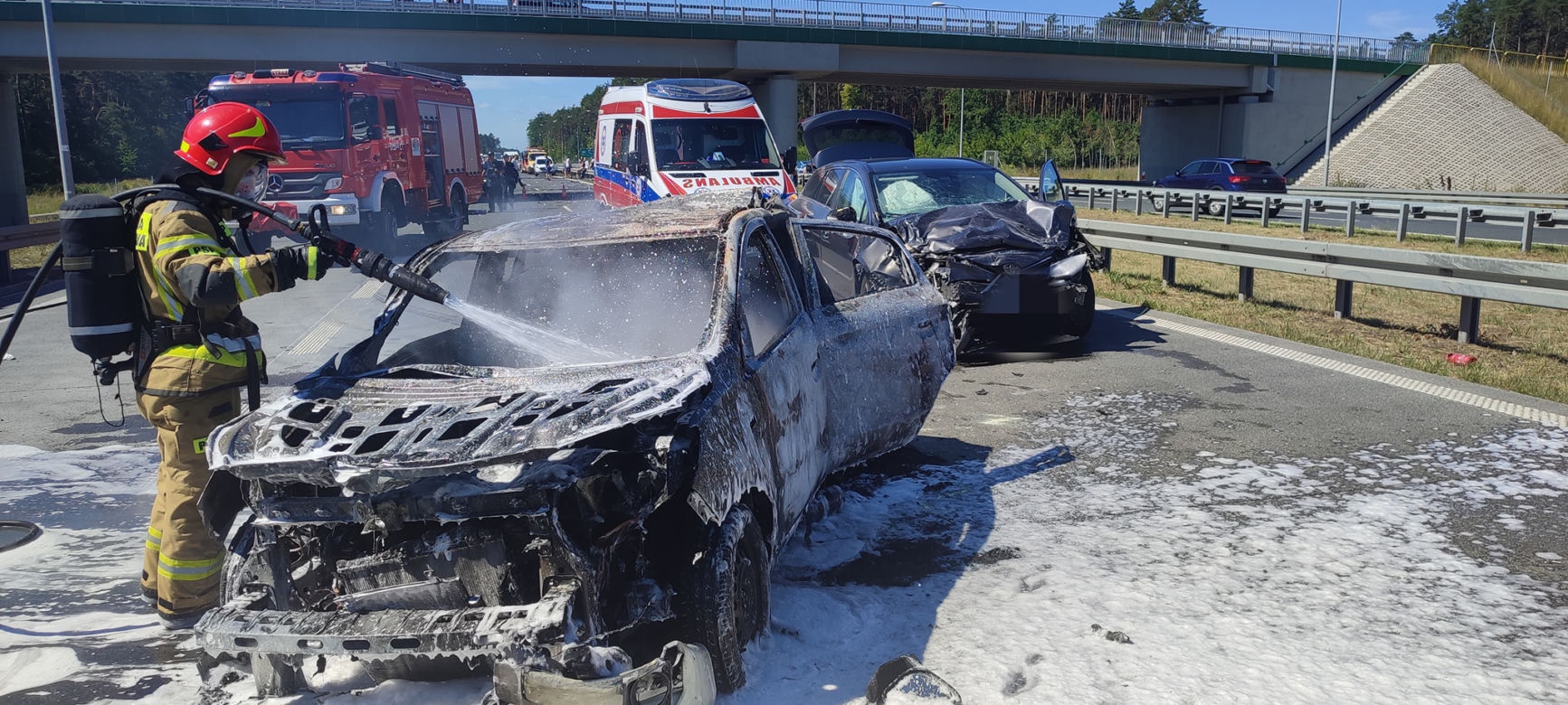 Makabryczny wypadek na S8 pod Wyszkowem! Jedna osoba zginęła w zderzeniu dwóch osobówek i tira [ZDJĘCIA]