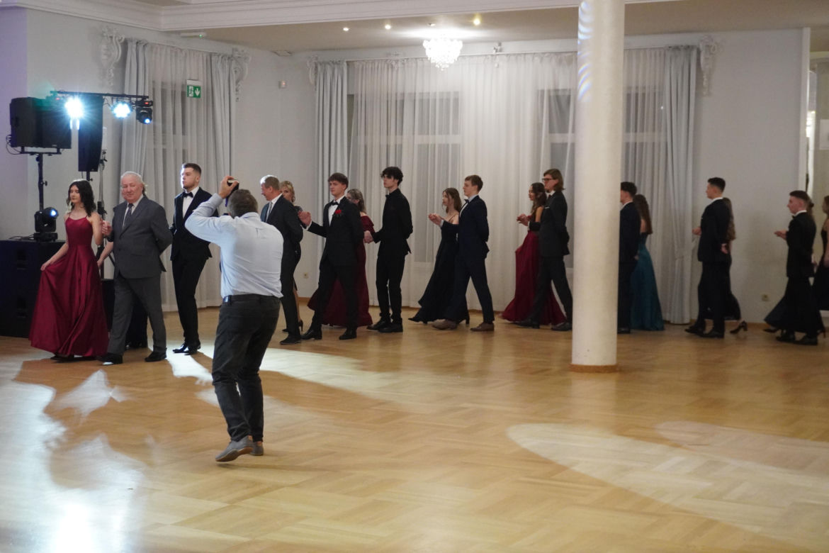 Studniówka 2025 2 Liceum Ogólnokształcącego im. płk. Leopolda Lisa-Kuli w Rzeszowie