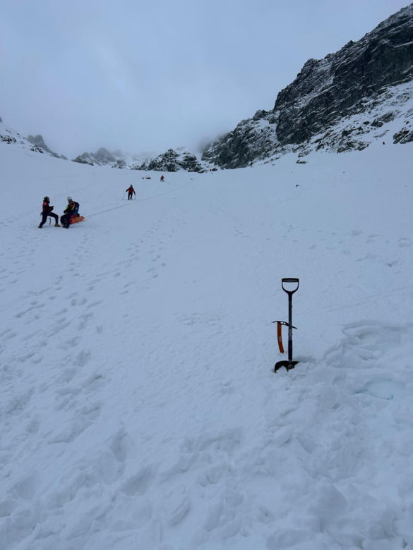 Wypadek w Tatrach! Snowboardzista ranny na Rysach, dramatyczna akcja TOPR