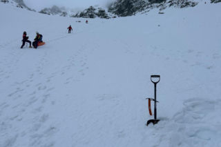 Wypadek w Tatrach! Snowboardzista ranny na Rysach, dramatyczna akcja TOPR