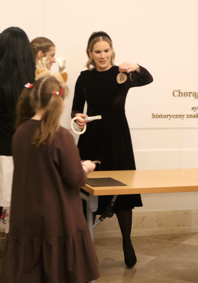 W Pałacu Prezydenckim już święta. Marta Nawrocka z rodziną ubierała choinkę