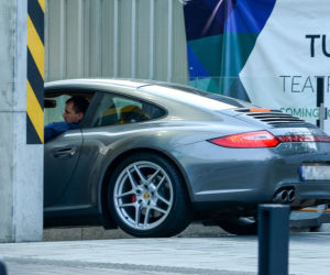 Szok! Jeździ Porsche, które zabrał mu prokurator