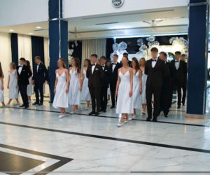 Ta studniówka przejdzie do historii. Zrezygnowali z poloneza i podbijają internet