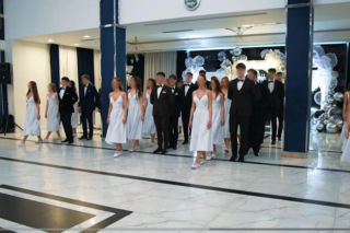 Ta studniówka przejdzie do historii. Zrezygnowali z poloneza i podbijają internet