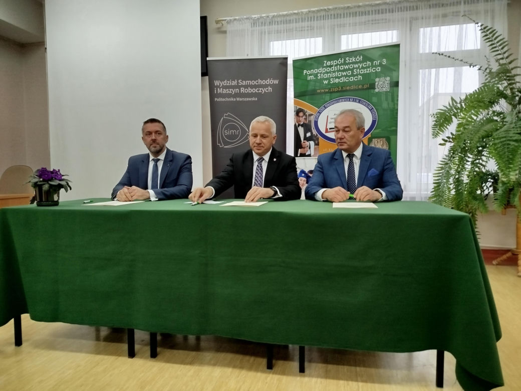 Skorzysta miasto, uczniowie i nauczyciele. Siedlecka „Samochodówka” podpisała umowę patronacką z Politechniką Warszawską