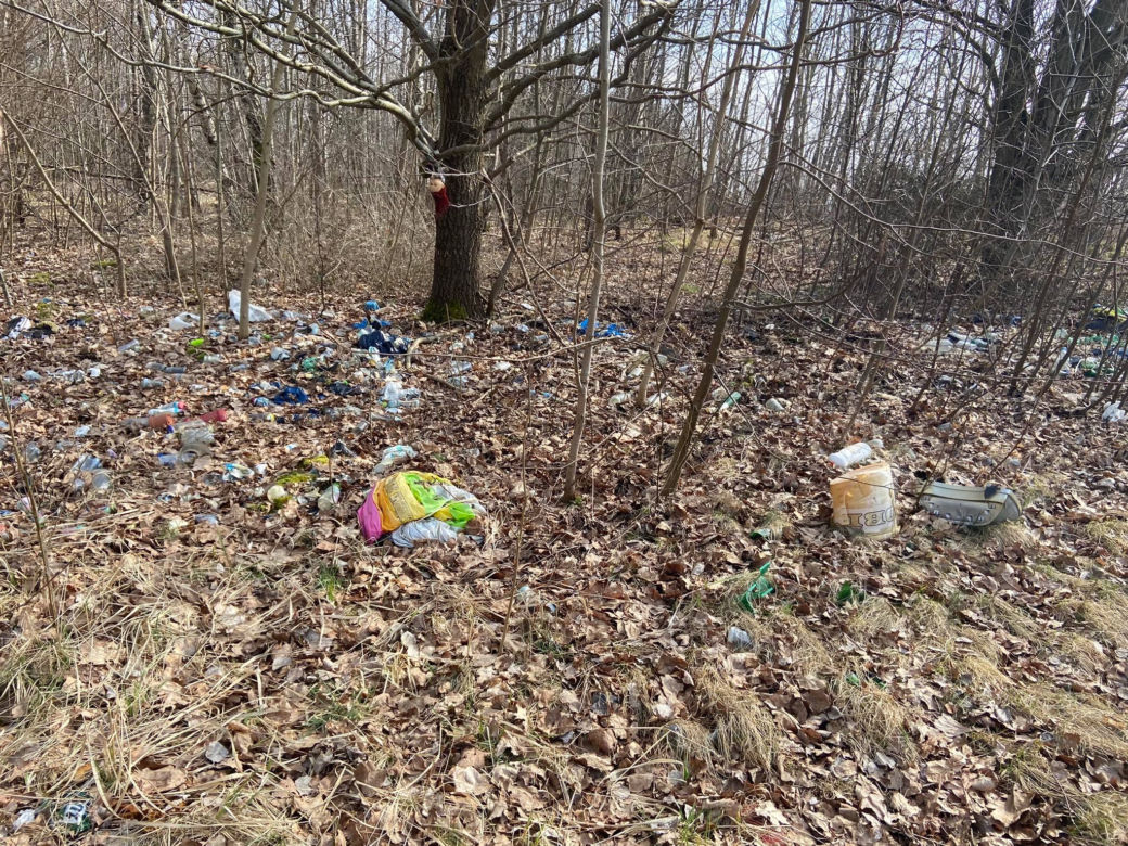 Miało być pięknie, a są śmieci. Mieszkańcy Sikawy załamani Parkiem Zbójnickim