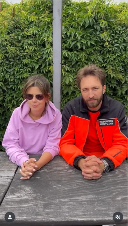 Na sygnale na planie. Piotrek (Dariusz Wieteska), Martyna (Monika Mazur)