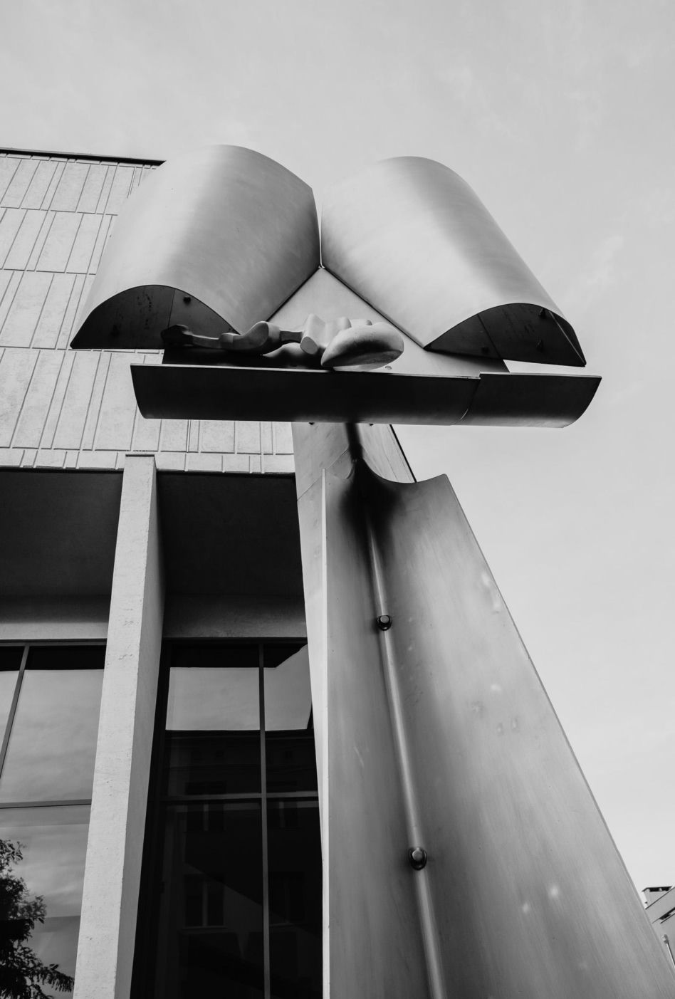 Szlak Konińskiego Modernizmu - zobacz zdjęcia architektury i sztuki Nowego Konina