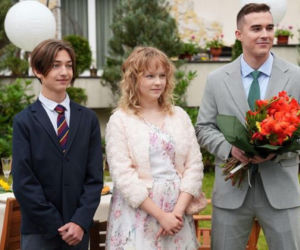 Barwy szczęścia, odcinek 3320. Emil (Artem Malaszczuk), Emilka (Jessica Frankiewicz), Staś (Olaf Kapszyk)