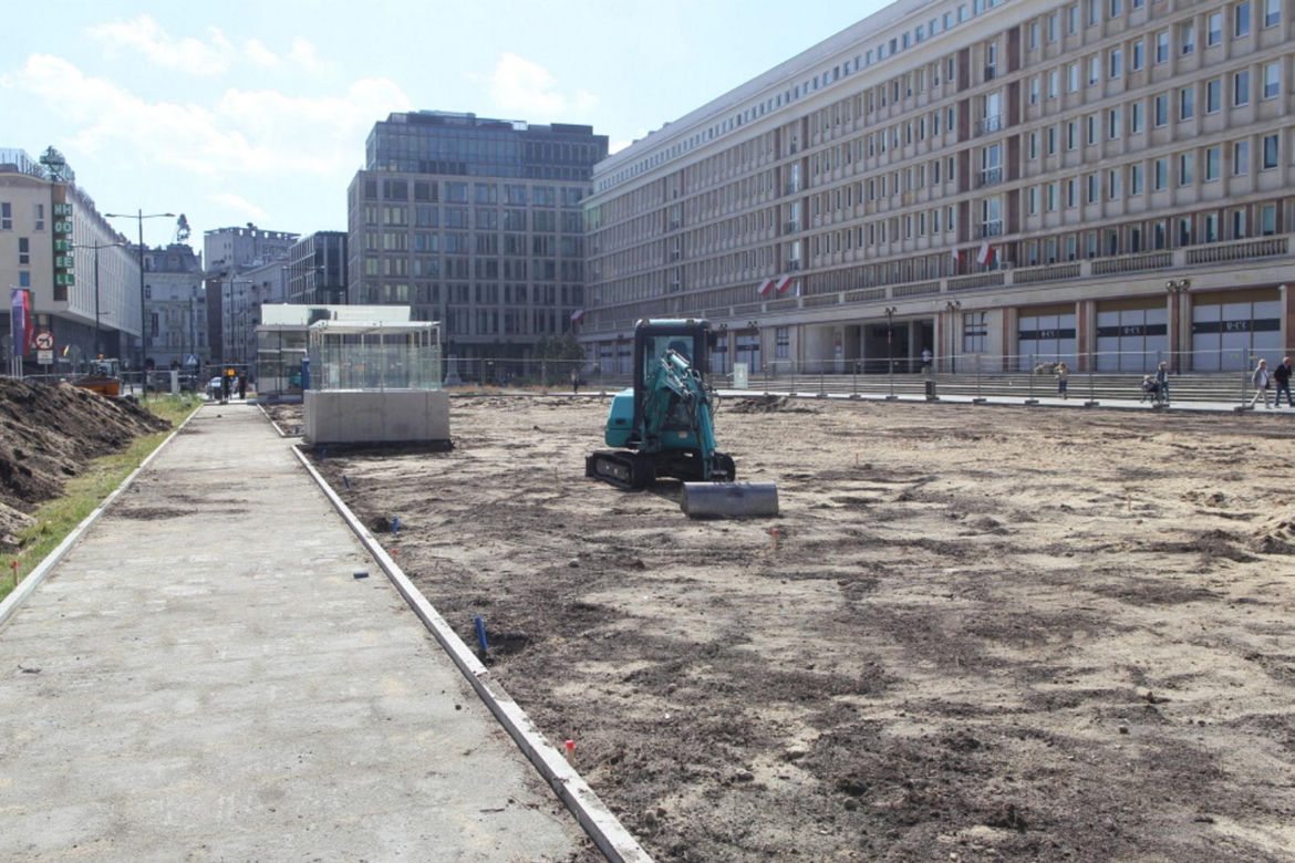 Zielona oaza na placu Powstańców Warszawy
