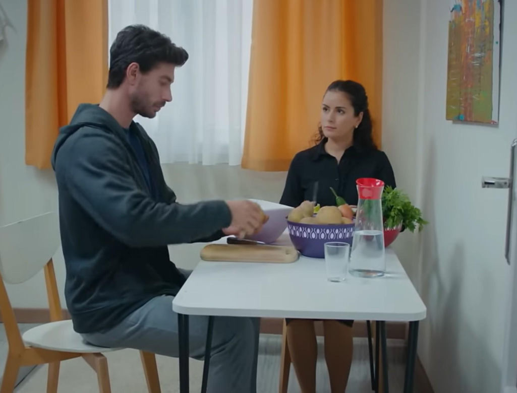 Dziedzictwo, odcinek 923: Sinan ratuje Aynur przed napastnikiem. Czy to naprawi ich relacje?