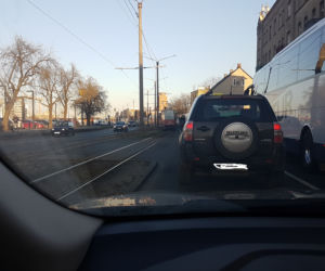 Kierowca BMW zderzył się z tramwajem! Poważne utrudnienia!