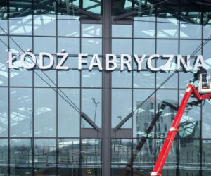 Dworzec Łódź Fabryczna oznaczony! Świetlnych napisów będzie... aż sześć