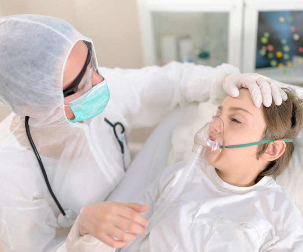 Koronawirus uderza mocno w dzieci. Najmłodsi pod respiratorami