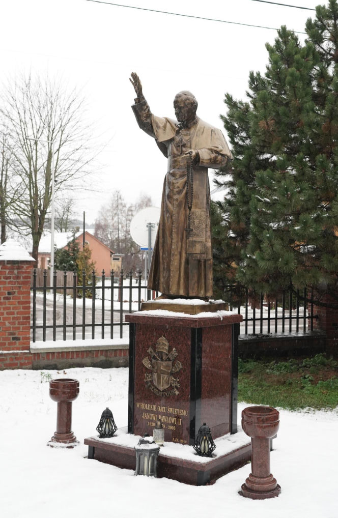 "Złota kobieta", "niosła dobro". Całe Szumowo płacze po śmierci Ireny Rupińskiej i jej wnuczka