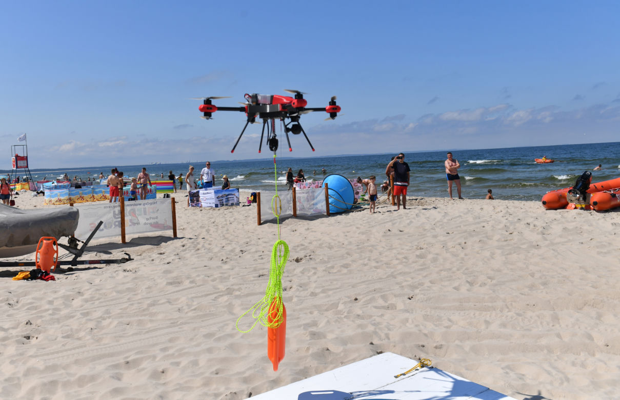 Dron ratowniczy