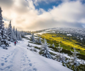 Warunki na szlakach Beskidów. Zima trwa, gdzie wiosna już króluje?