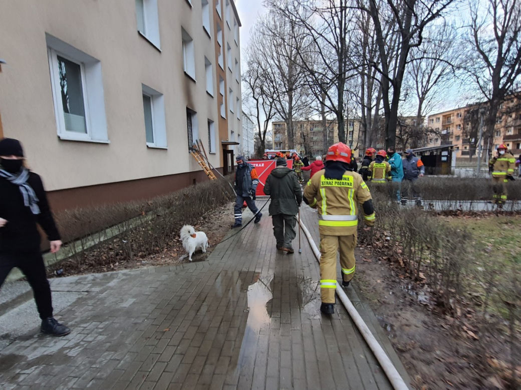 Dramatyczny pożar w bloku na Pradze