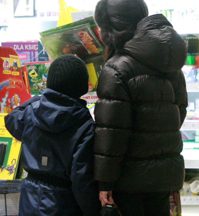 Marta Kaczyńska z synem na spacerze