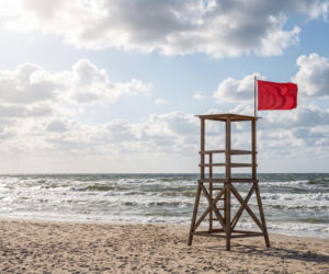 Sinice Ustronie Morskie. Czy w Ustroniu Morskim można się kąpać 11.08? Flaga, warunki pogodowe