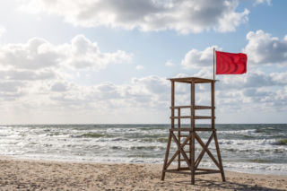 Sinice Ustronie Morskie. Czy w Ustroniu Morskim można się kąpać 11.08? Flaga, warunki pogodowe