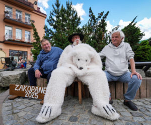 Rolnicy z Podlasia po 70 latach zobaczyli góry. Gienek i Jastrząb spełniają marzenie życia