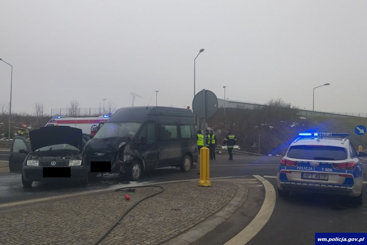 Wypadek na obwodnicy Olecka. Zderzyły się dwa samochody osobowe