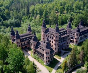 Łapalice: POLSKI HOGWART na Kaszubach. Jaką historię skrywa TEJEMNICZY zamek? [FOTO]