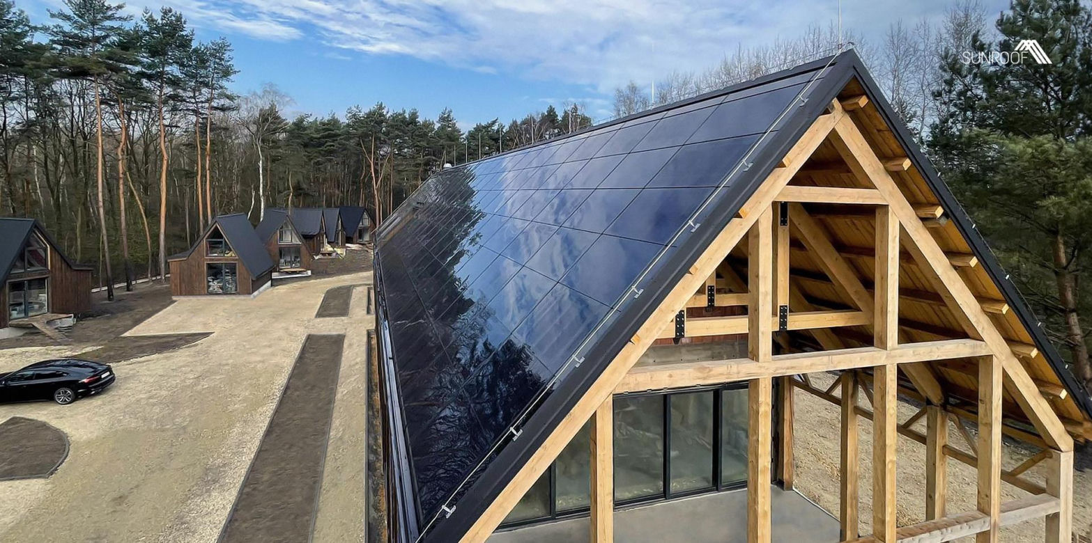 Dach solarny może być wykonany z paneli fotowoltaicznych stanowiących pokrycie