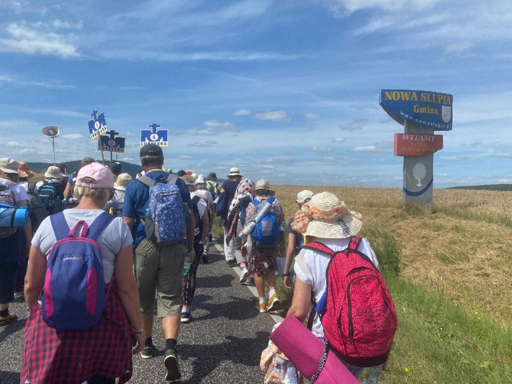 Połowa już za nimi! 44. lubelska pielgrzymka w drodze na Święty Krzyż 