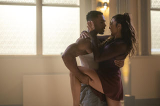 Emily podbija Rzym, a Alfie podyrwa Mindy.