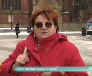 Tomasz Kot spaceruje po rodzinnym mieście z mamą. Nie każdy wie, kim jest z zawodu