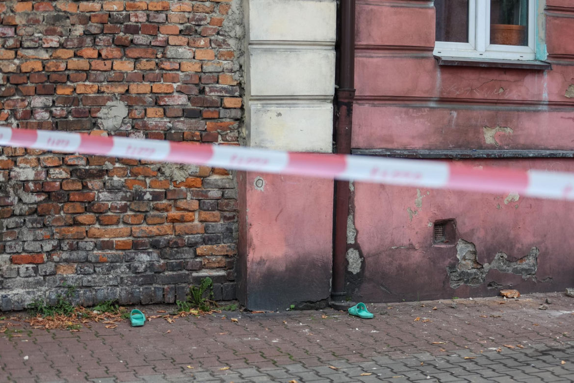 Pani Sylwia zginęła, a jej mąż walczy o życie. Zarwał się pod nimi balkon. Sprawą zajmie się prokuratura.