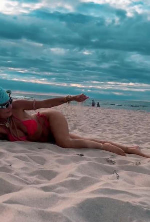 Kotońska podsumowuje wakacje w minibikini. Co za ciało!