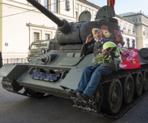 Dzień Zwycięstwa i WIELKA parada. Pomogą Putinowi w referendum?